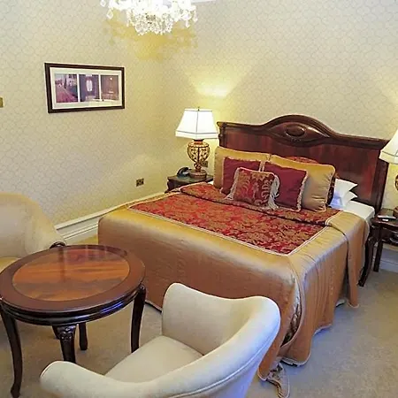 Kilronan Castle & فندق