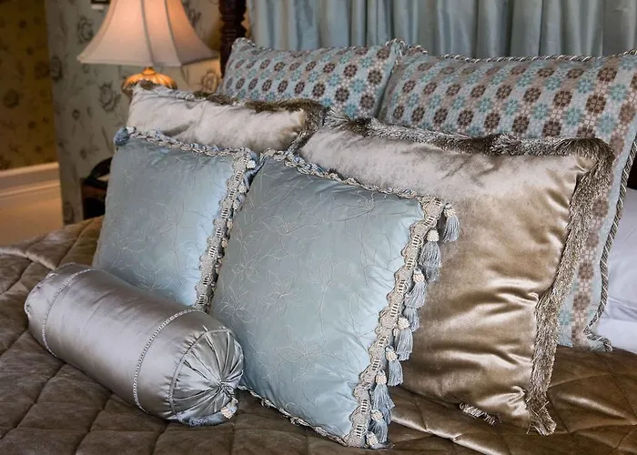 Kilronan Castle & Отель 4*